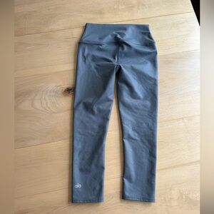 Alo yoga capri pants